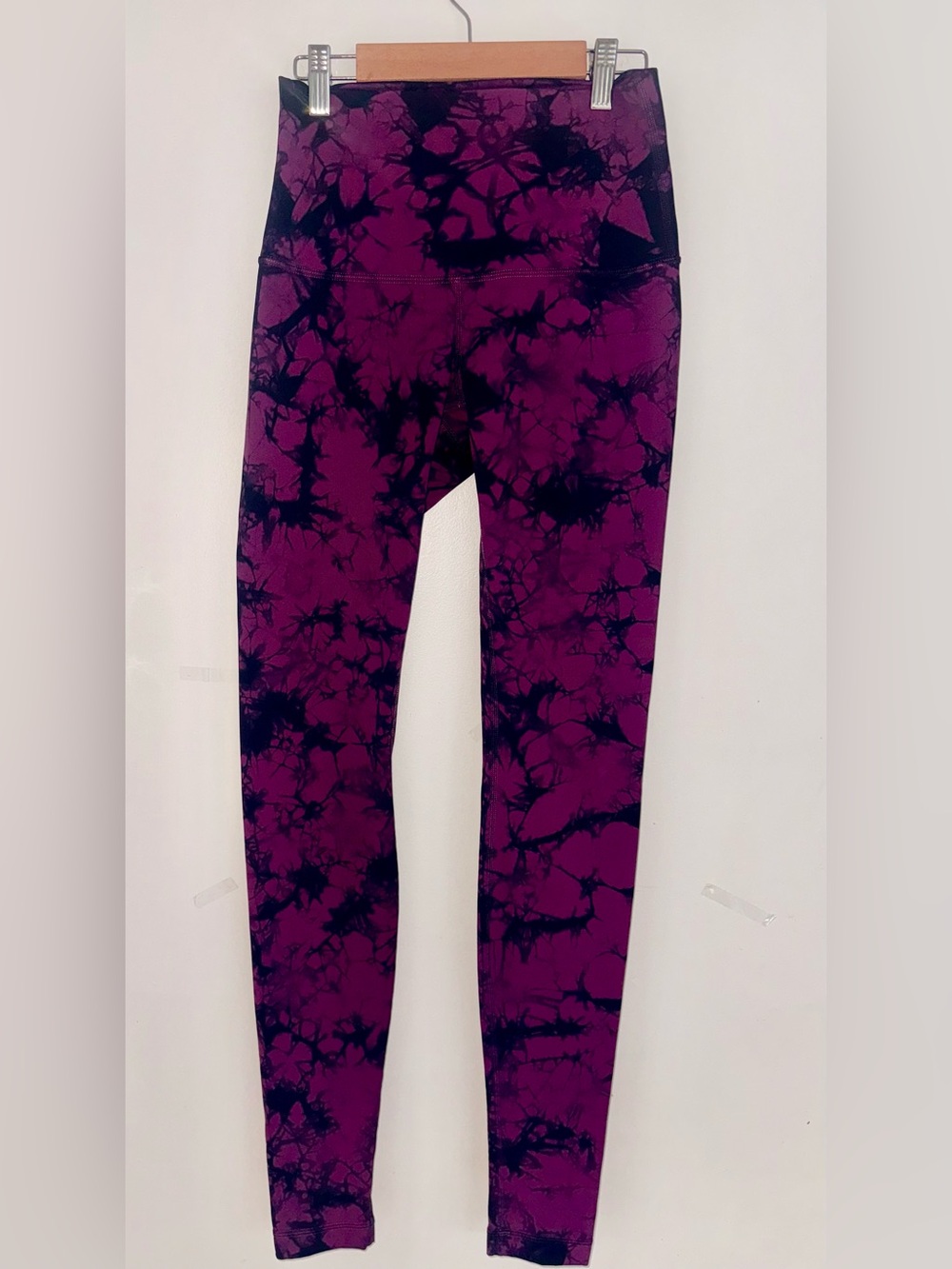 Lululemon women’s leggings in size 6  💪🏻